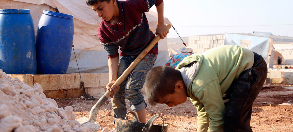 Syria, 300 thousand children displaced since December