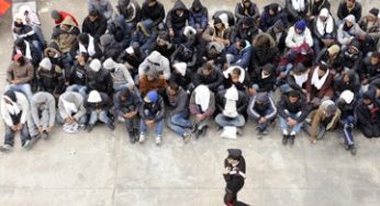 Over 700 Tunisian migrants cross with force the border from Libya