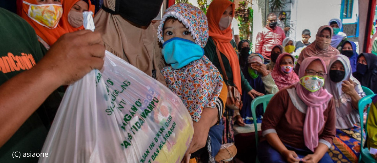 Residents of Sukoharko subdistrict, Malang waits for aid packs