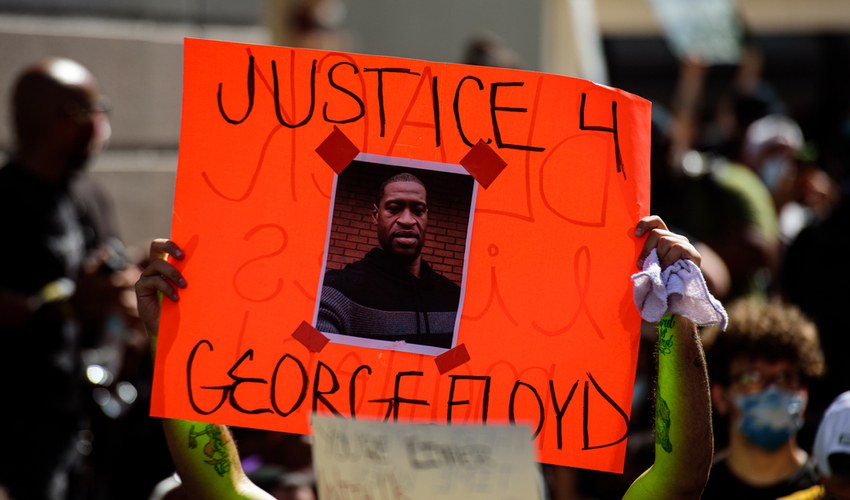 George Floyd death: people are protesting and rioting