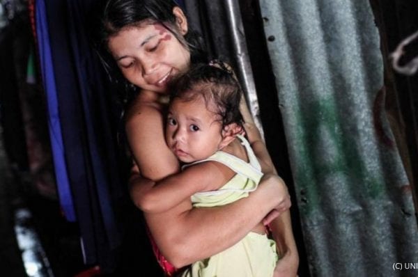 Migrant women was carrying her children