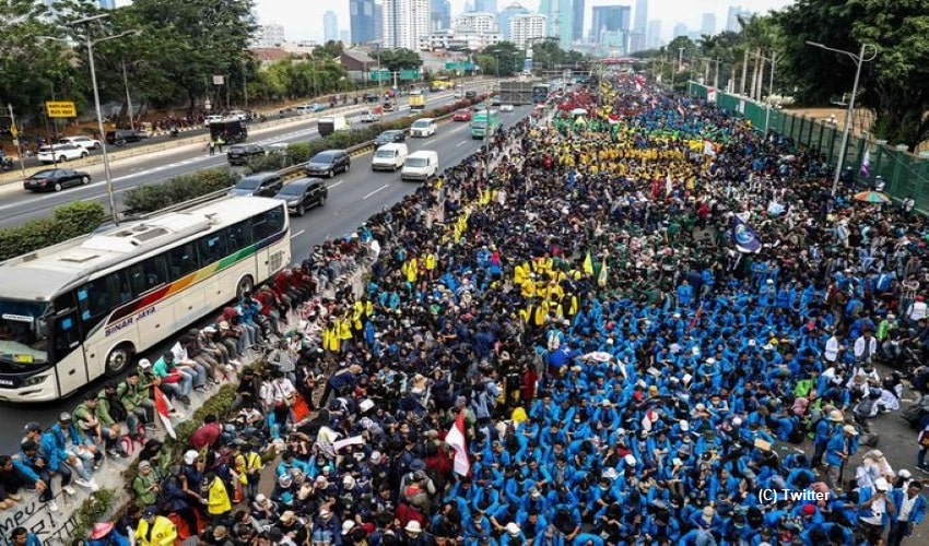 Indonesia: Hundreds detained by police amid protests against ‘omnibus’ labour law