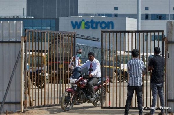 I-Phone-workers-in-India-protest-for-their-salaries