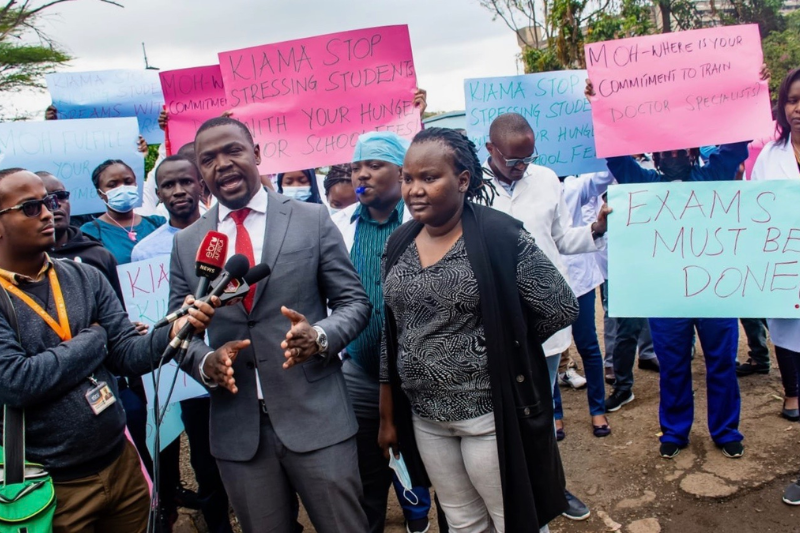 Kenya's public healthcare division: about 4,000 specialists started a collective strike.