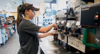 U.S. services sector sees growth slowdown amidst rising wage pressures