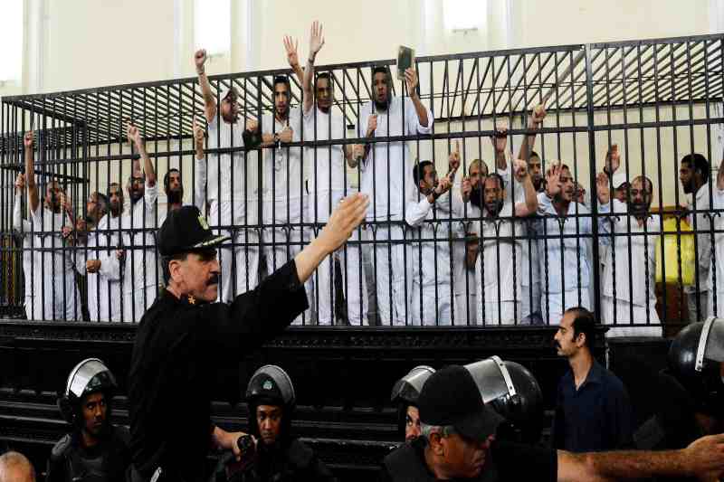 Egypt detains prisoners