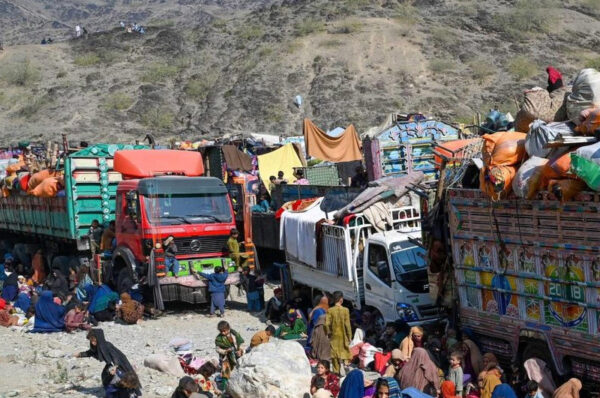 afghan migrants return to taliban rule as pakistan expels 1 million migrants