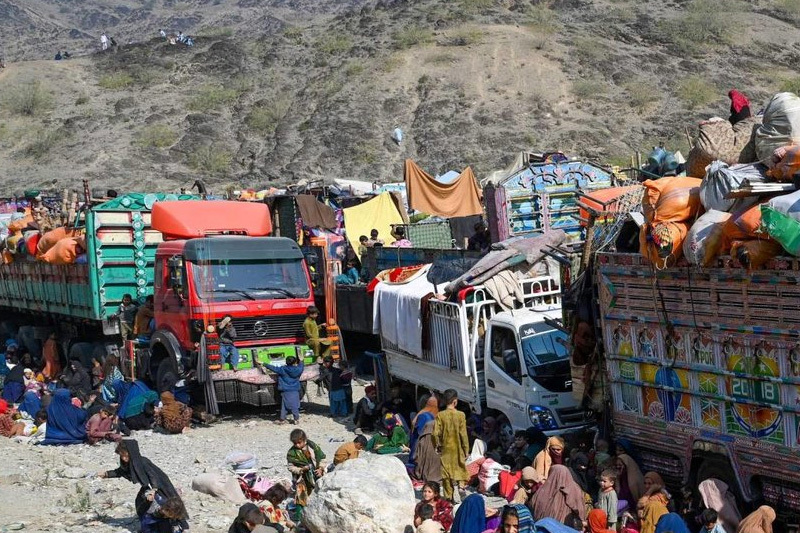 afghan migrants return to taliban rule as pakistan expels 1 million migrants