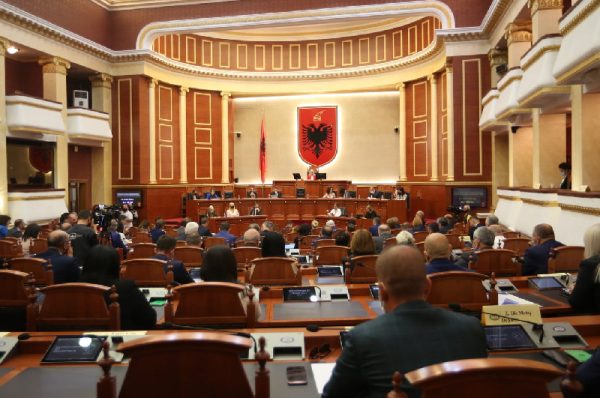 albanian court suspends controversial italian migrant deal