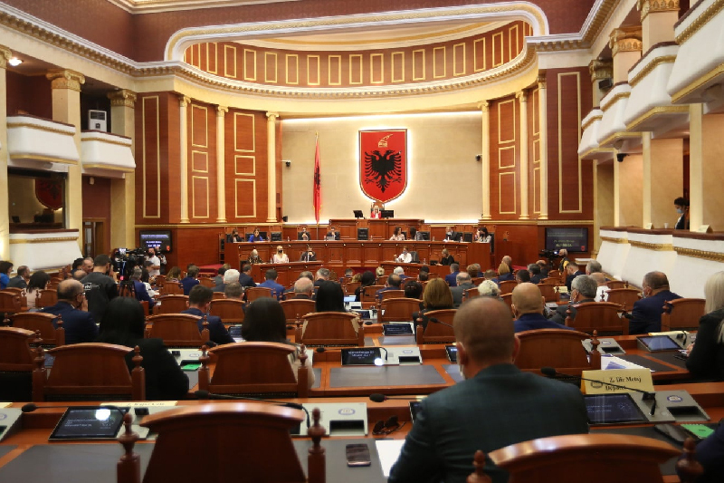 Albanian Court Suspends Controversial Italian Migrant Deal