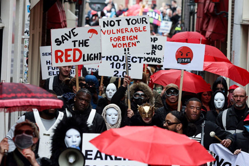amsterdam sex workers protest against mayor over transfer of red light area