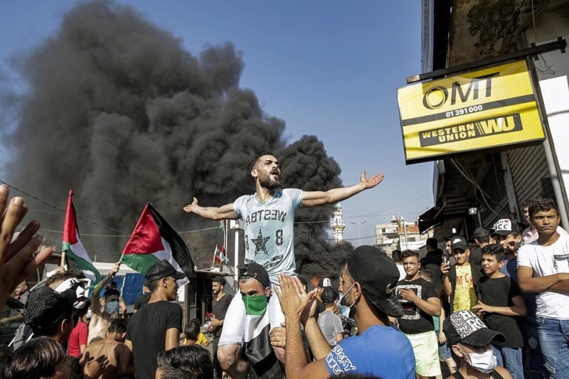anger erupts as labour minister grants palestinian refugees work rights