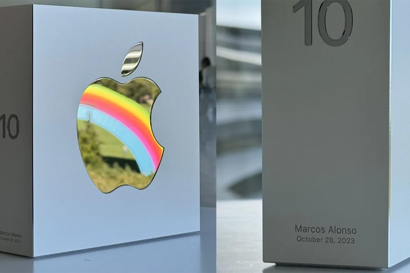 apple employees get special gift from tim cook for working 10 years
