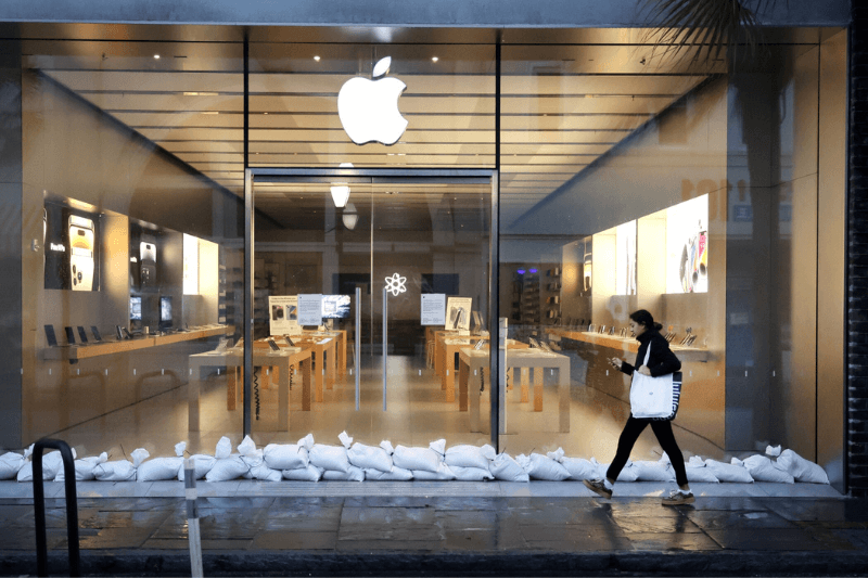 apple plans to hire more workers in the uk; how to get the job