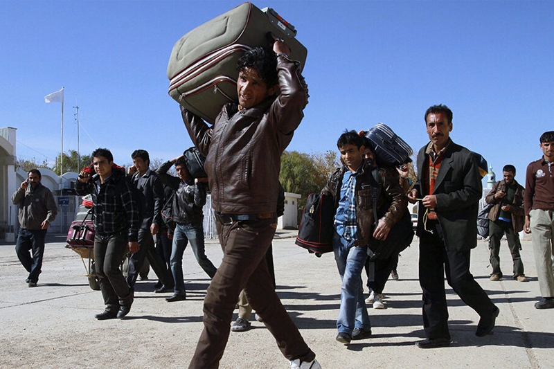 around 450,000 afghan migrants return to taliban rule as iran expel migrants