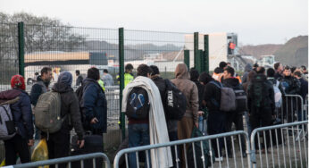 Biden Allows 25k Asylum Seekers To Cross Border