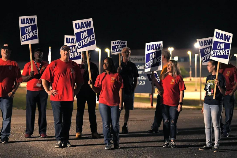 Auto-Parts Maker Magna May Do Layoffs In Case Of Labor Strike