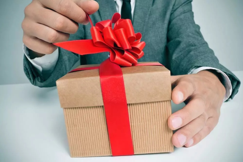 5 Best Client Gift Ideas To Impress Your Clients In 2022