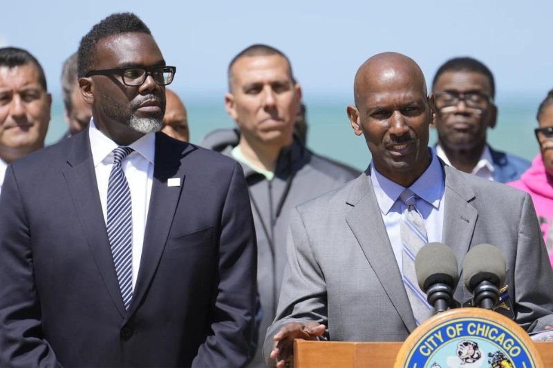chicago multiple officers being probed for alleged sexual interactions with migrants