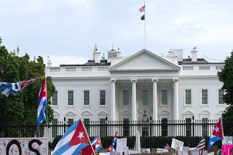 Cuban Embassy in Paris attacked by gasoline bombs