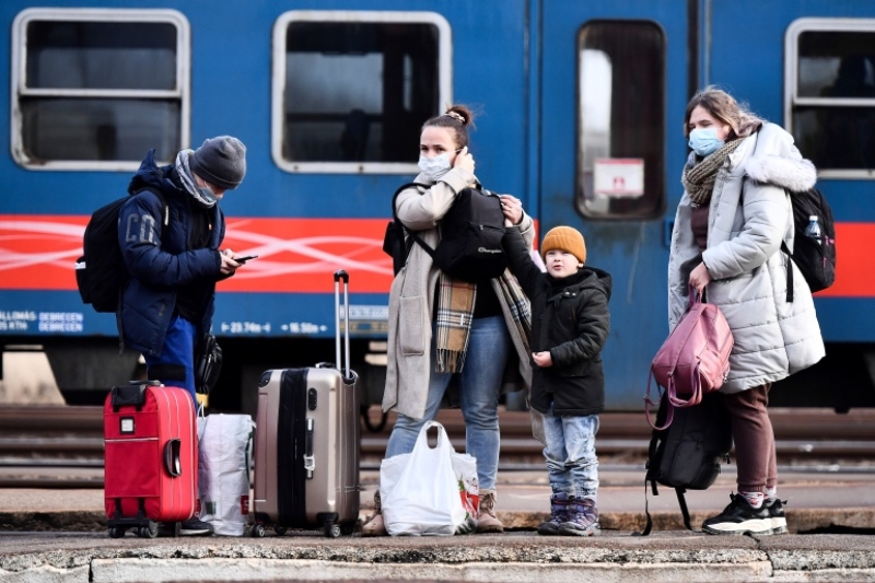 eu urges nations to keep their border open for refugees from ukraine