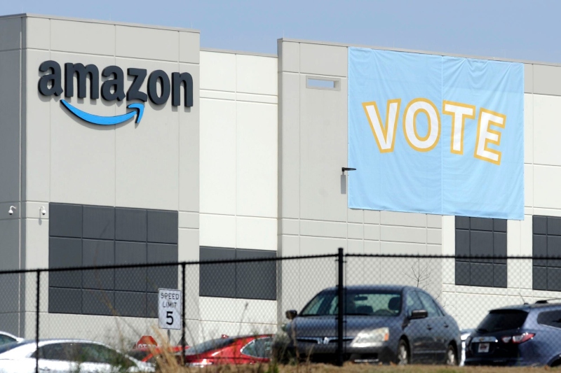 employee group formed by warehouse workers in new york’s staten island working for amazon announced its goal to vote on unionization
