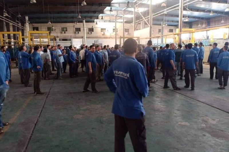 factory workers raise voice against non payment of wages
