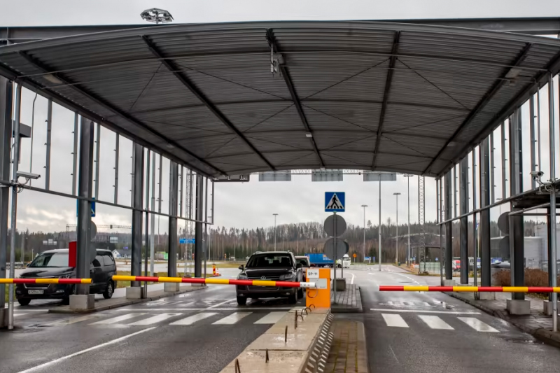 finland blocks border crossings to stop russian migrants; see details