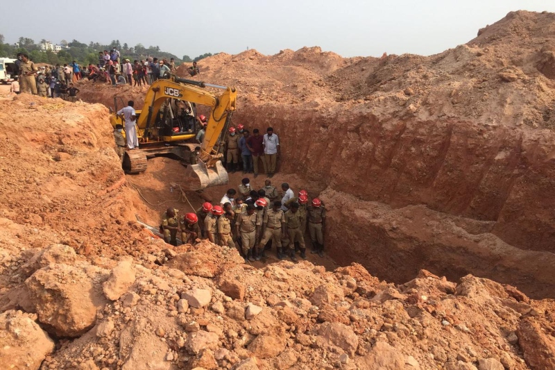 four migrant workers scummed to landslide at a construction site in kochi