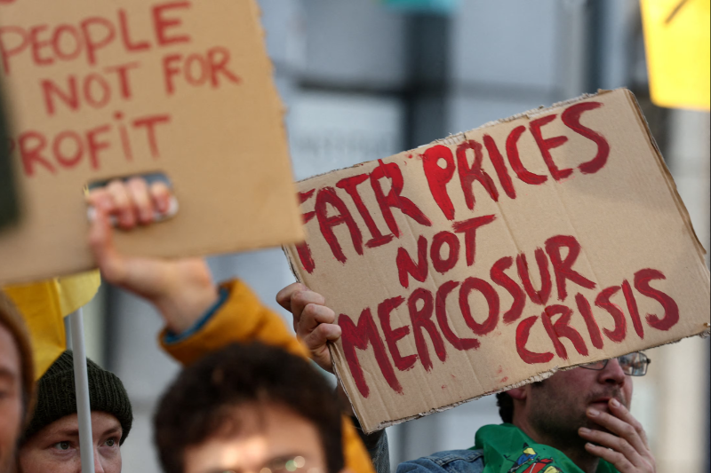 french farmers protest eu mercosur trade deal over environmental and economic concerns
