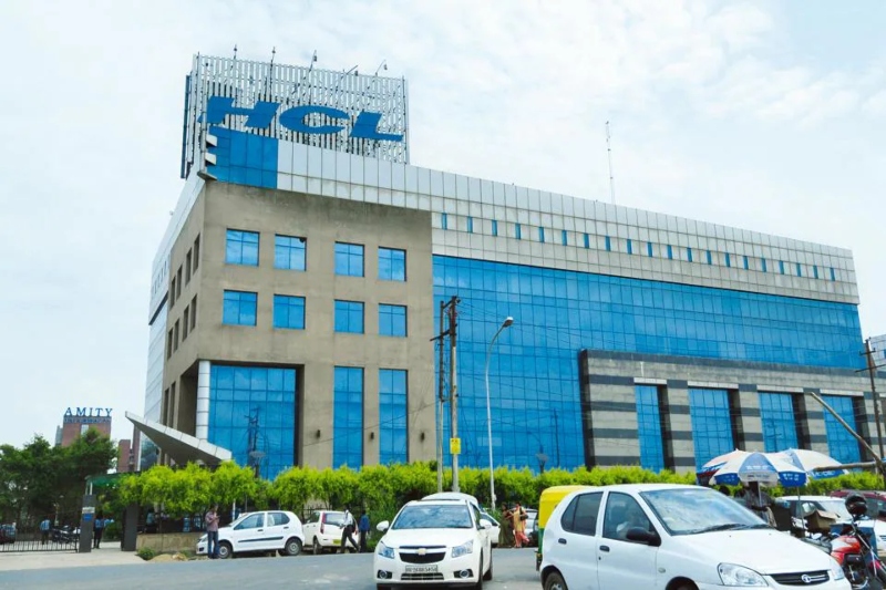 hcl tech to hire 45k freshers in fy23 with hybrid working model