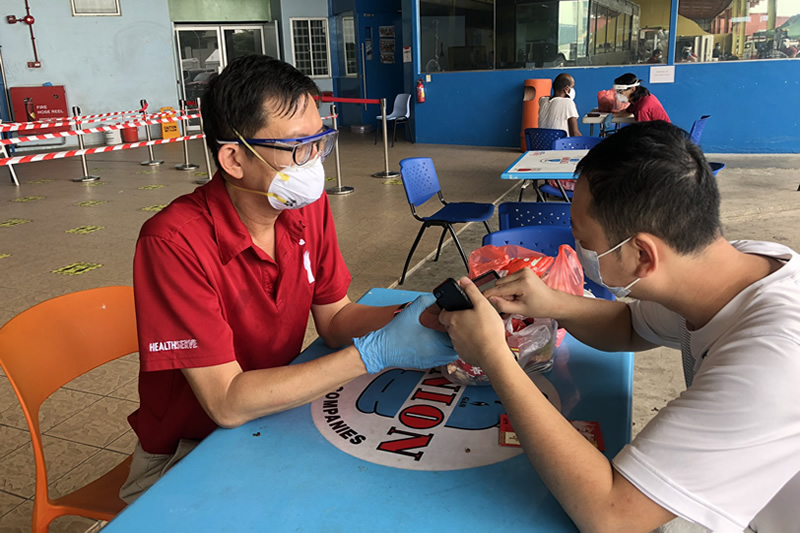 healthserve_singapore_helps_migrant_workers_of_singapore_to_face_mental_health_issues