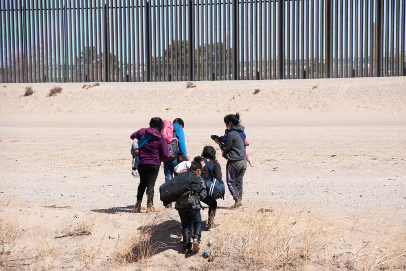 Heartbreaking: Texas Border Officials Tear Apart Migrant Families, Detain Desperate Fathers