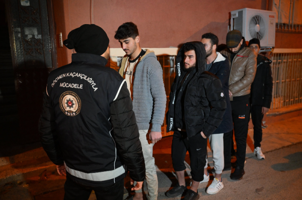 iraq's crackdown on illegal foreign labor efforts to curb unlawful influx