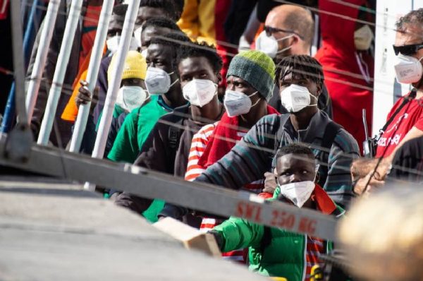 italy’s employers oversubscribe visa lottery to non eu workers, see details