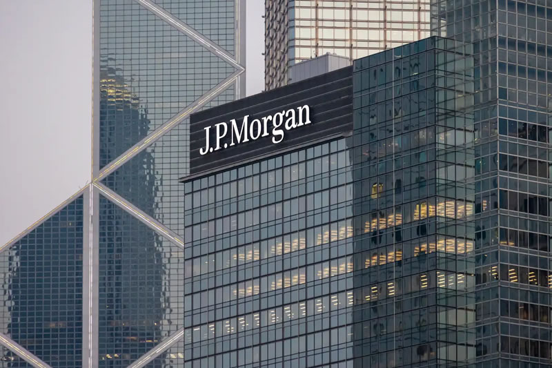Employees express frustration as JPMorgan Chase layoffs begin after record profits