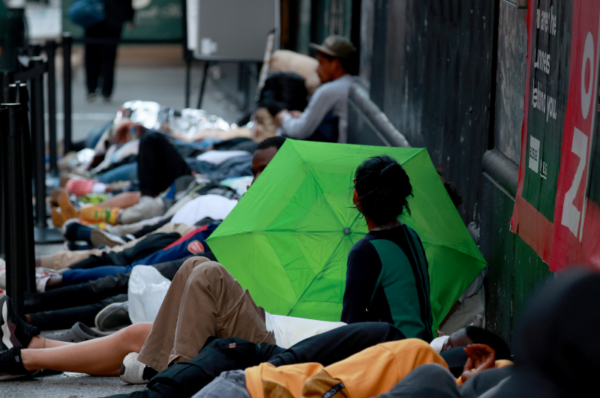 migrants sleep outside roosevelt hotel as new york city fails to provide shelter