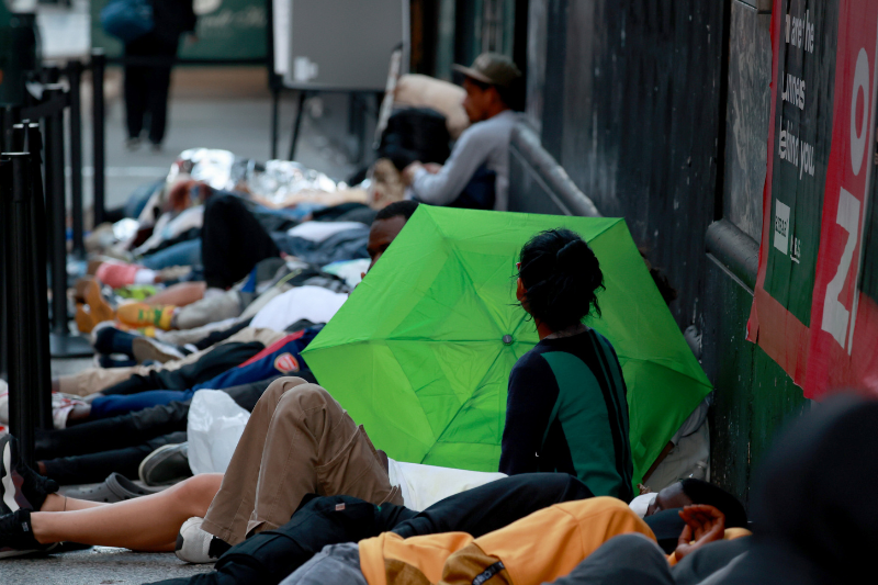 migrants sleep outside roosevelt hotel as new york city fails to provide shelter