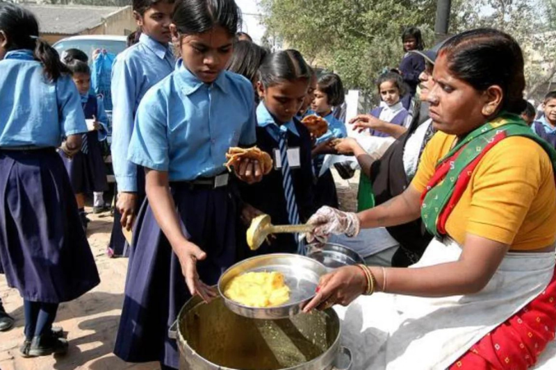no mid day meals for telangana students as workers give 'chalo hyderabad' call