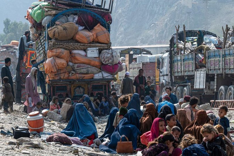 pakistan deported afghans who were waiting for us settlements
