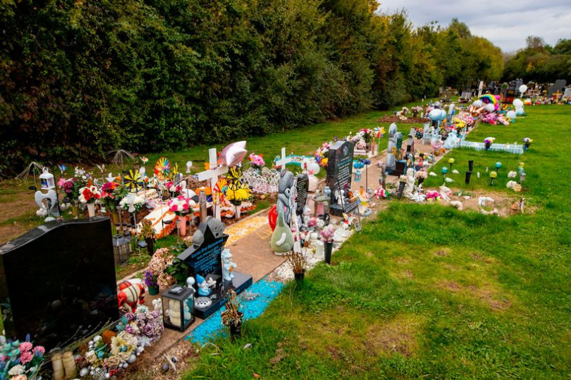 parks and cemetery workers in solihull strike for a week