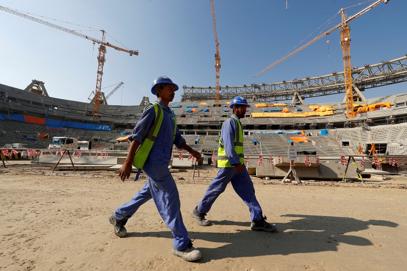 qatar’s migrant workers call for a change in the work structure