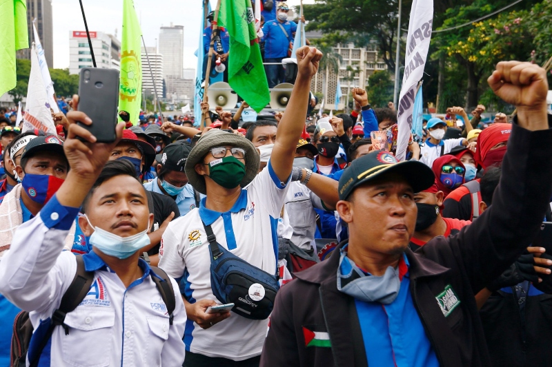 scores of workers protest against omnibus jon creation law in indonesia