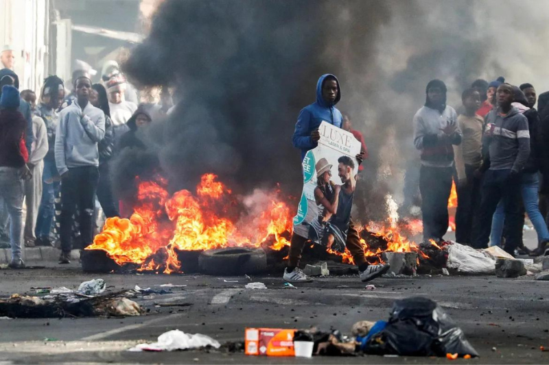 south africa minibus taxi drivers strike turns deadly, violent protests in cape town