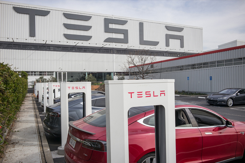tesla workers report robot injuries, explosions, at texas factory
