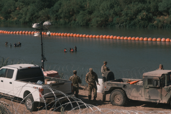 texas ordered to remove floating barrier meant to block migrants