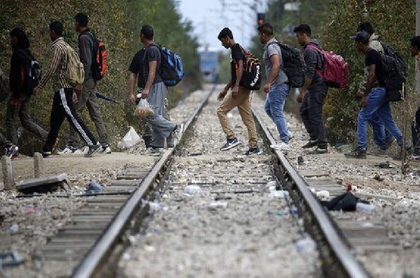 thousands of migrants march towards us border ahead of blinken's visit in mexico(1)