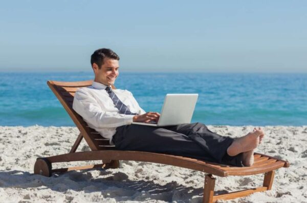 top 5 tips for a perfect workcation; enjoy your vacation with work