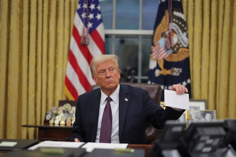 Trump Announces Federal Workers’ Office Return, Revives Schedule F