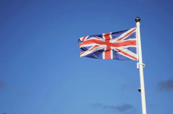 uk to pay visa costs for foreign workers